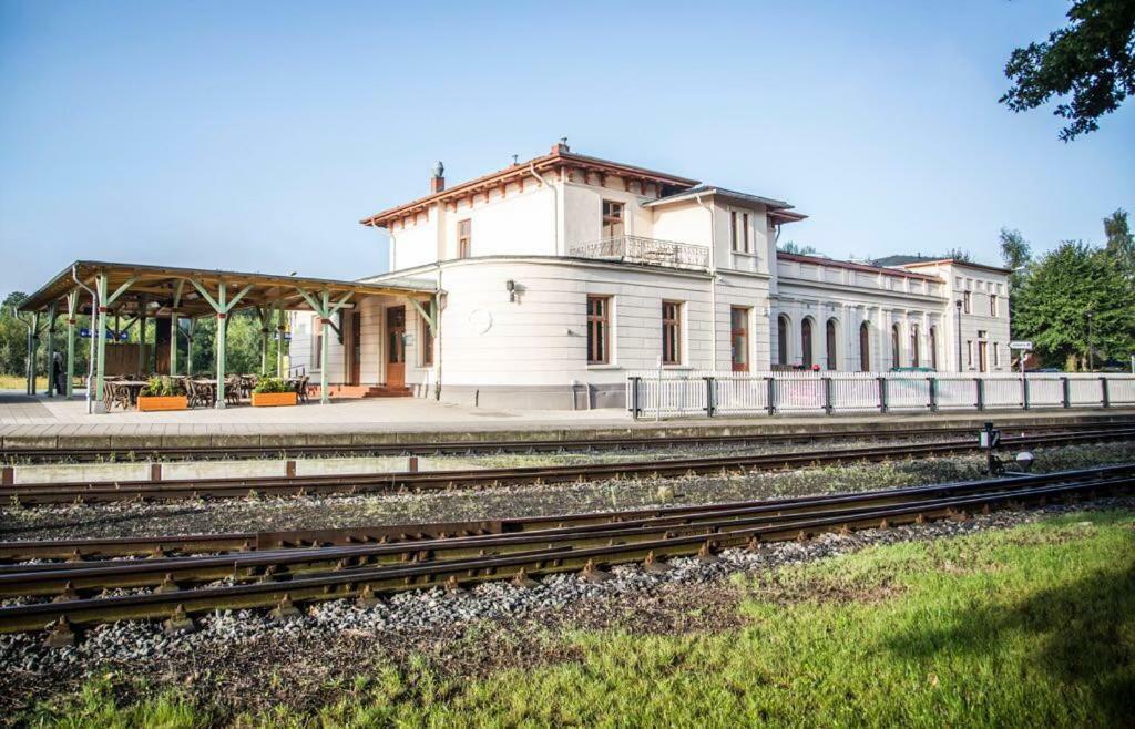 Nostalgischer Kaiserbahnhof Bad Doberan Exterior photo